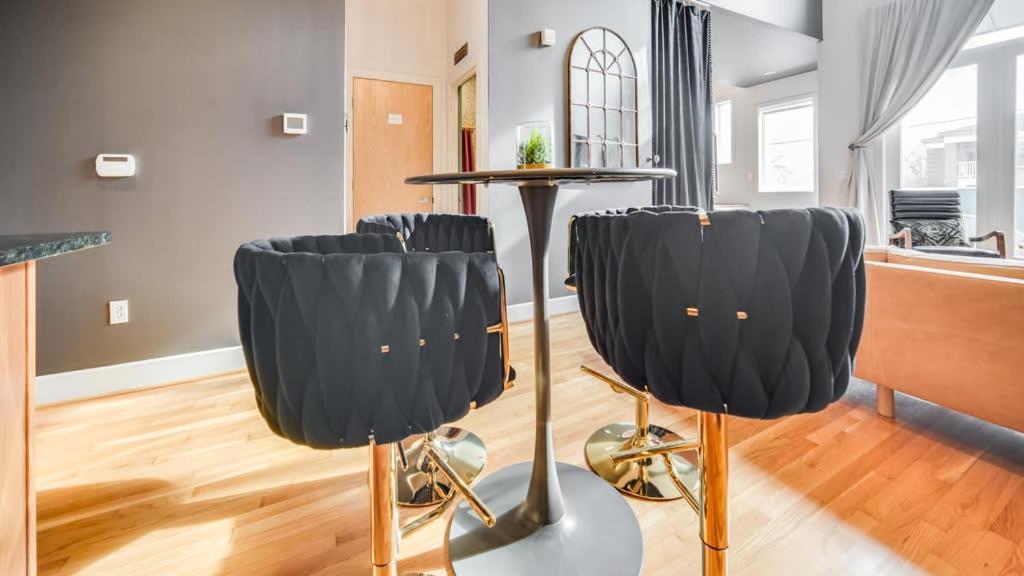 2-unit In The Vibrant Nulu District Apartment Louisville